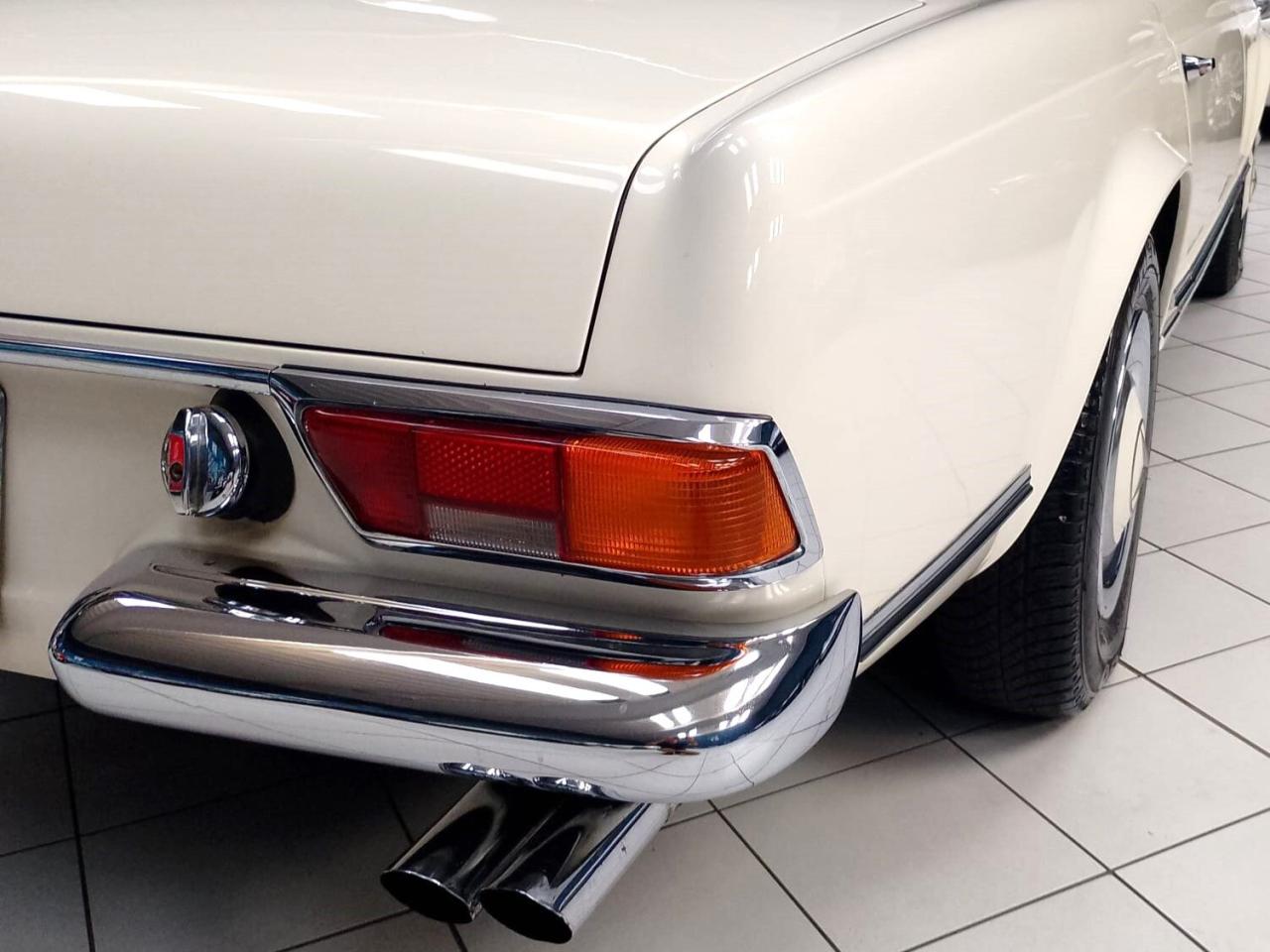 1965 Mercedes - Benz 230 SL Pagode