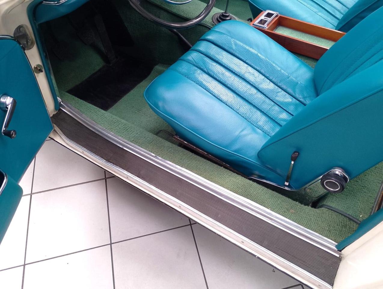 1965 Mercedes - Benz 230 SL Pagode