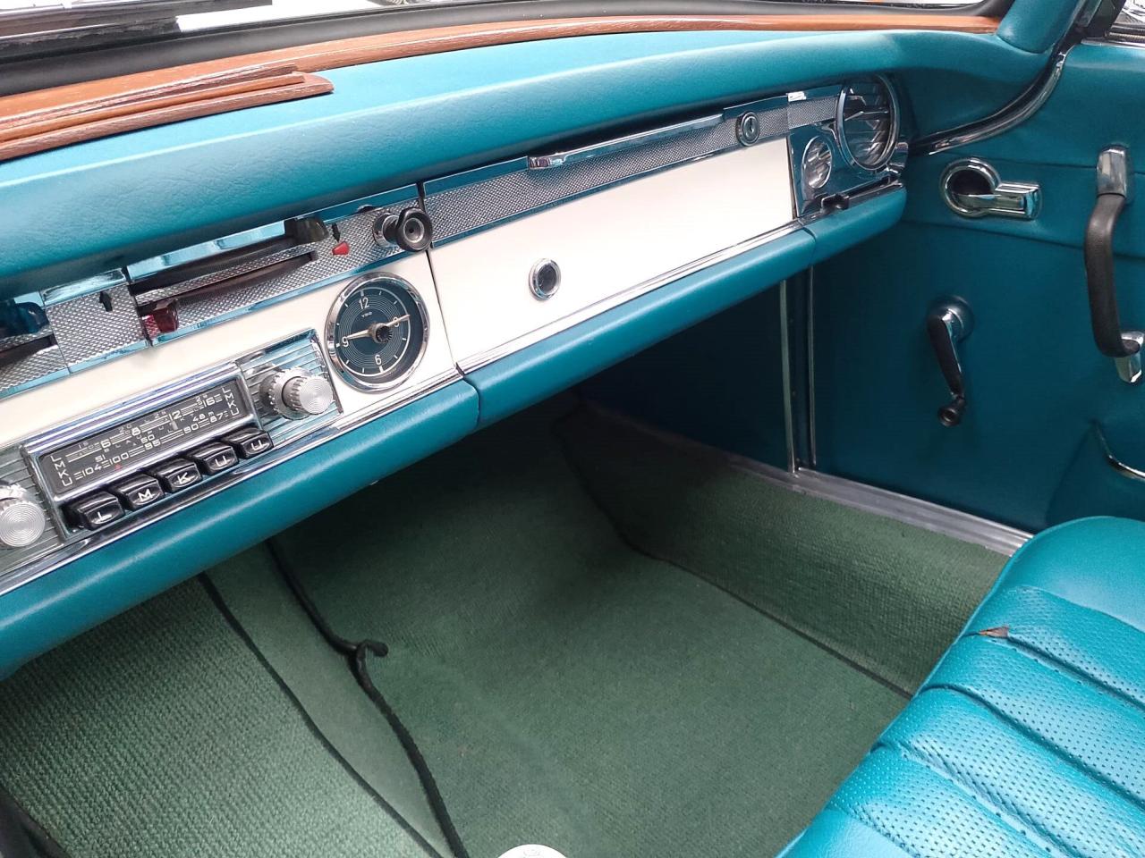 1965 Mercedes - Benz 230 SL Pagode