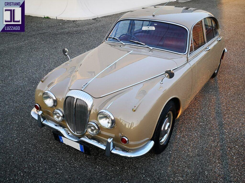 1969 Daimler V8 SALOON