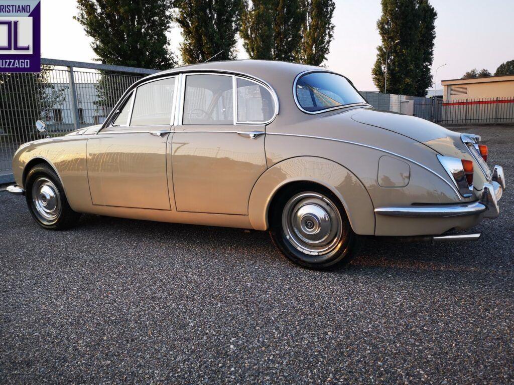 1969 Daimler V8 SALOON