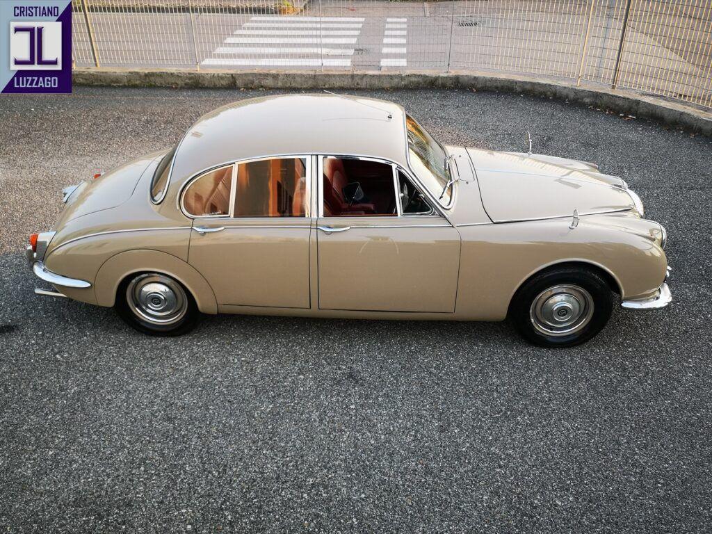 1969 Daimler V8 SALOON