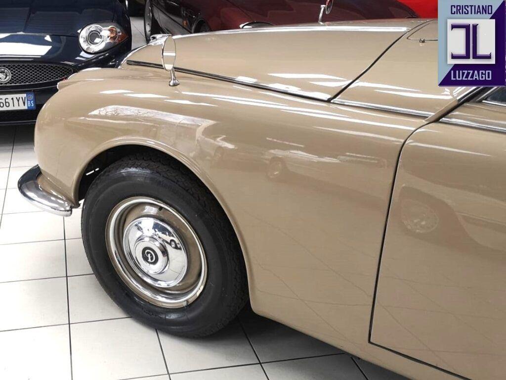 1969 Daimler V8 SALOON