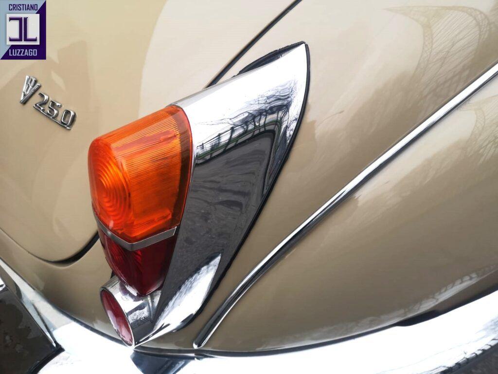 1969 Daimler V8 SALOON