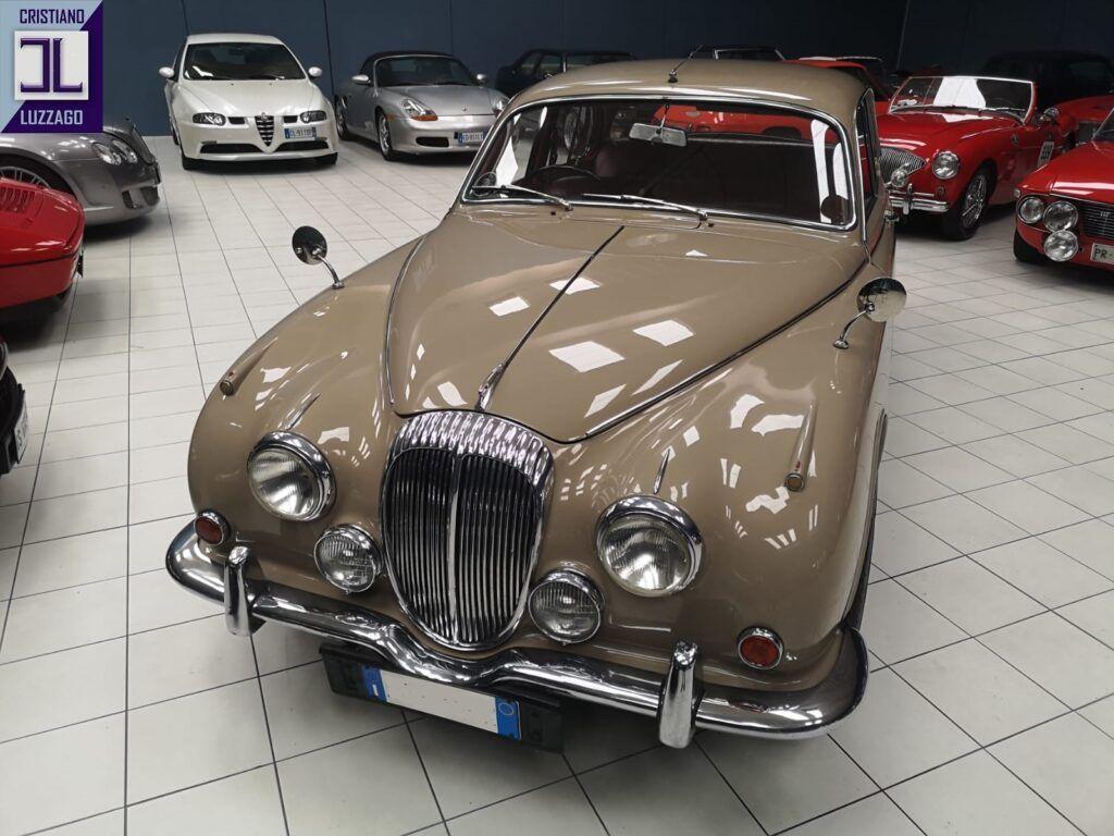 1969 Daimler V8 SALOON