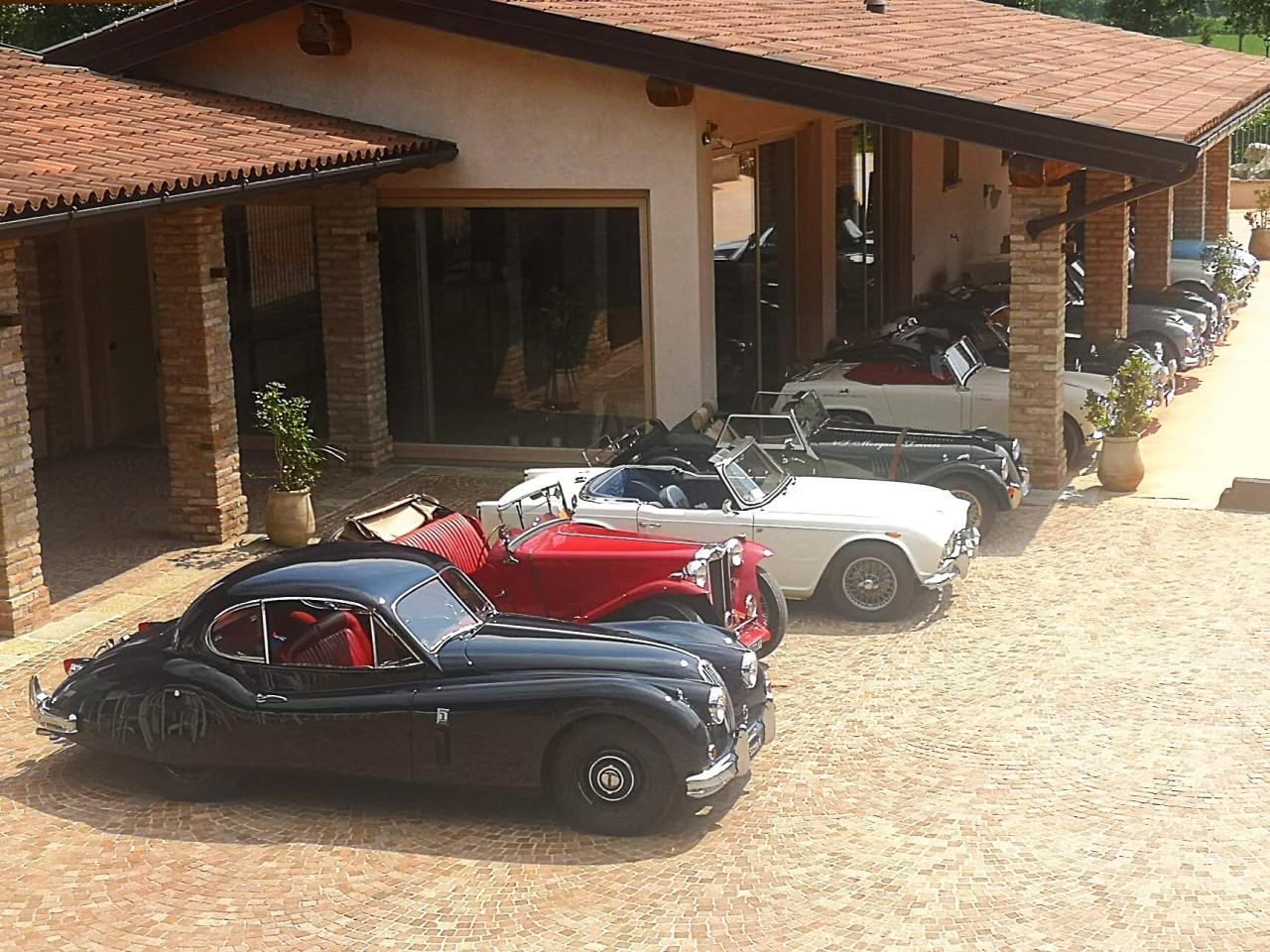 1956 Jaguar XK 140 FHC