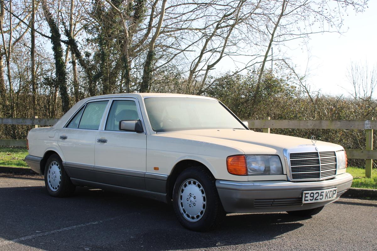 1988 Mercedes - Benz 300 SE AUTO