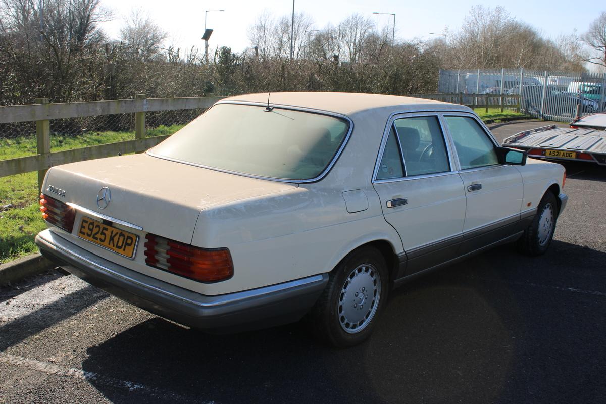 1988 Mercedes - Benz 300 SE AUTO