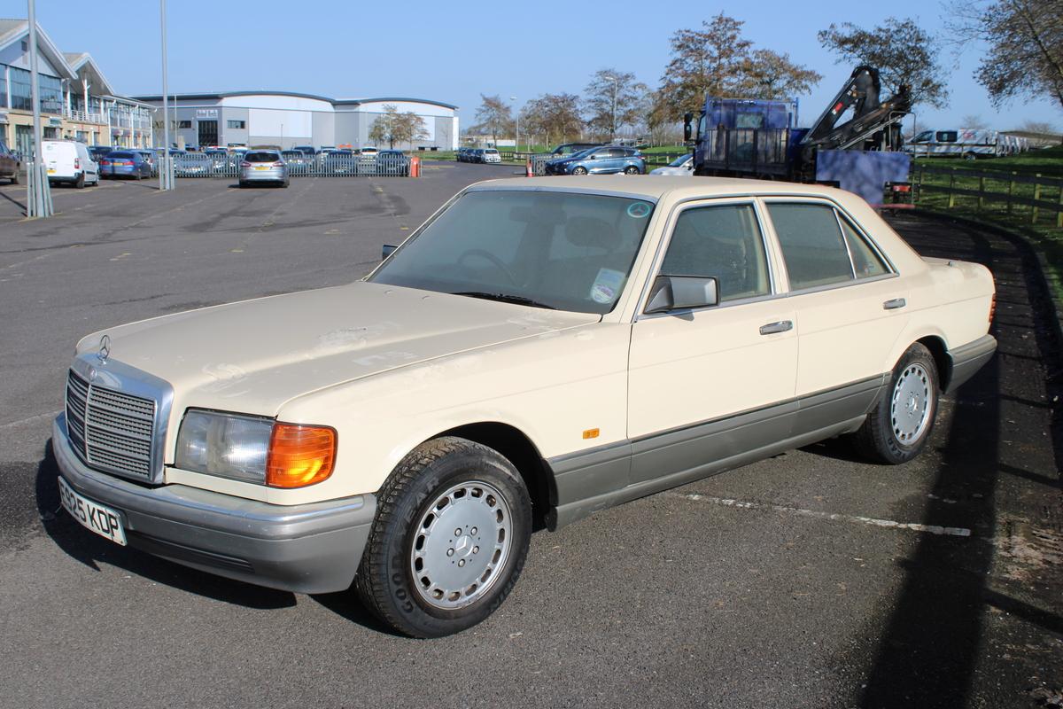 1988 Mercedes - Benz 300 SE AUTO
