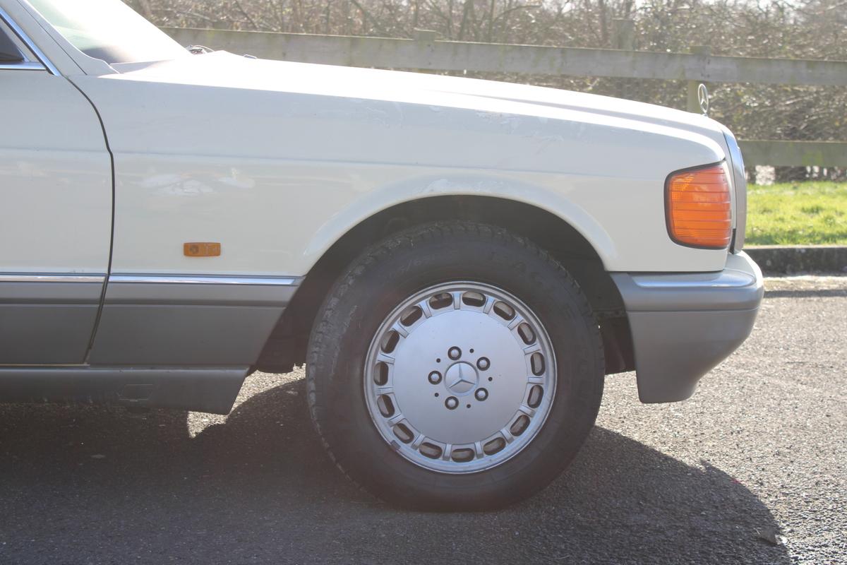 1988 Mercedes - Benz 300 SE AUTO