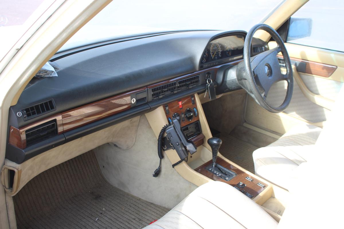 1988 Mercedes - Benz 300 SE AUTO