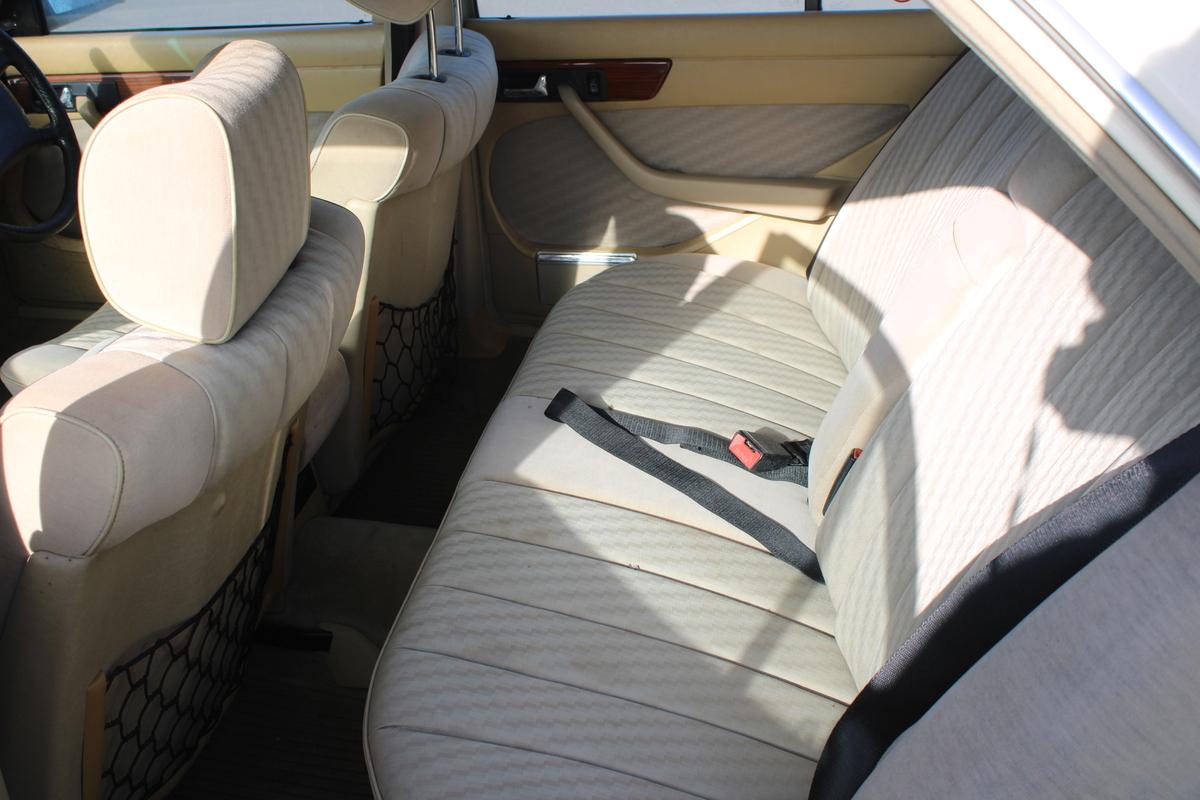 1988 Mercedes - Benz 300 SE AUTO