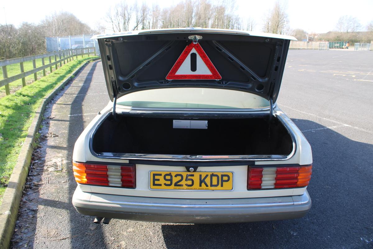 1988 Mercedes - Benz 300 SE AUTO