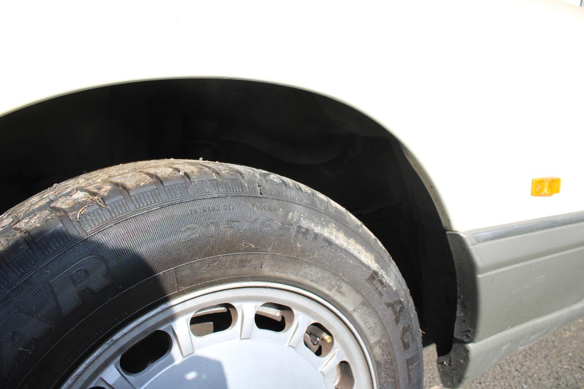 1988 Mercedes - Benz 300 SE AUTO