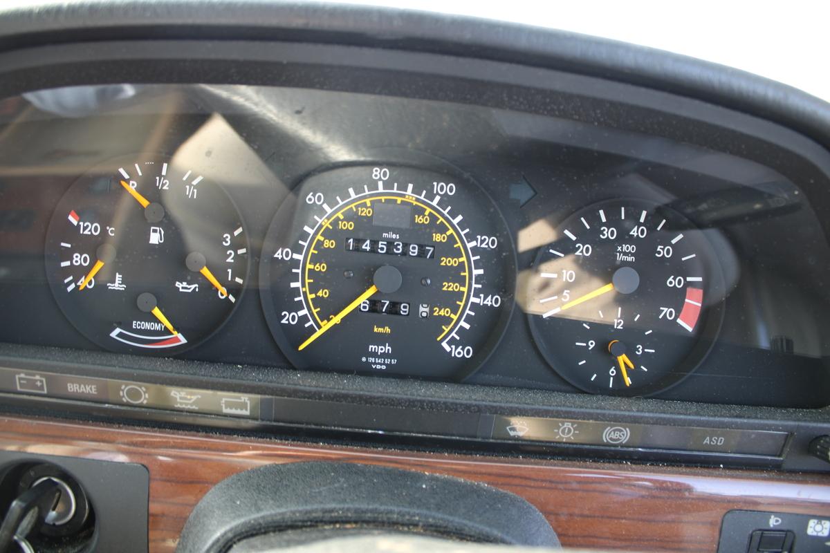 1988 Mercedes - Benz 300 SE AUTO