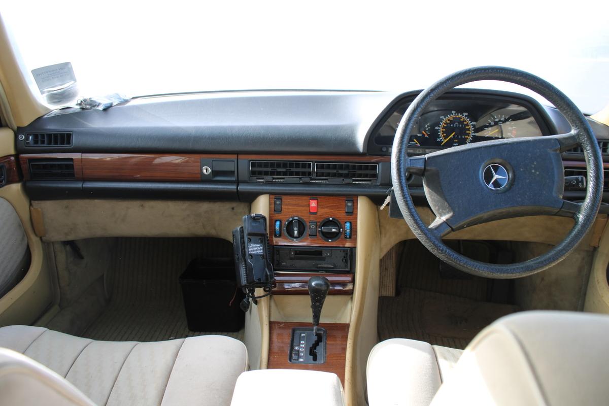 1988 Mercedes - Benz 300 SE AUTO