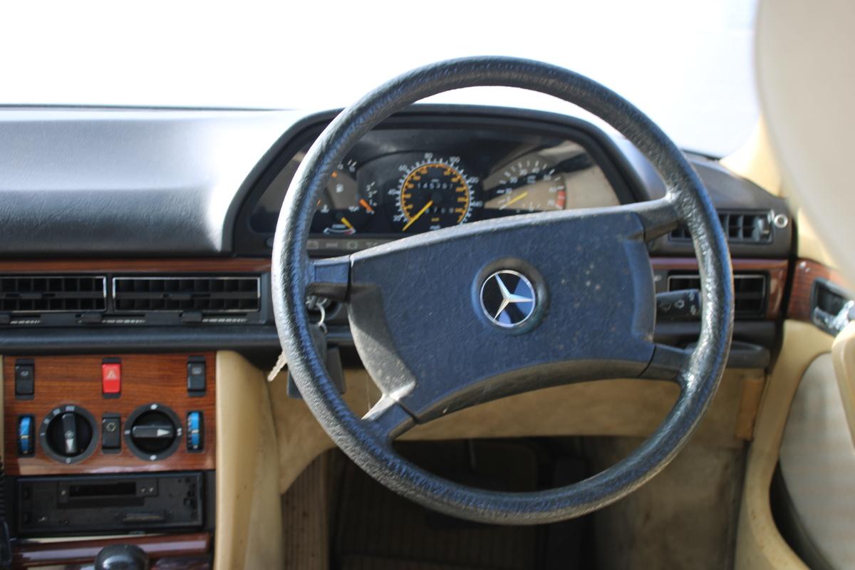 1988 Mercedes - Benz 300 SE AUTO