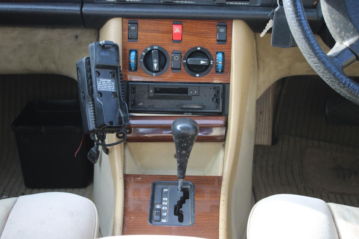 1988 Mercedes - Benz 300 SE AUTO