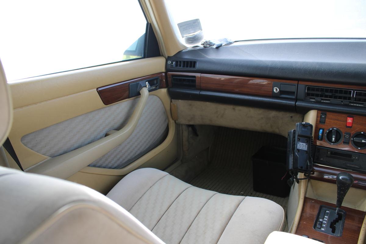 1988 Mercedes - Benz 300 SE AUTO