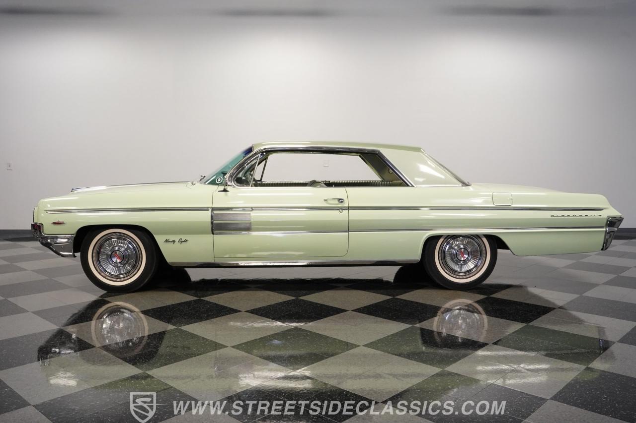 1962 Oldsmobile 98 Holiday Hardtop