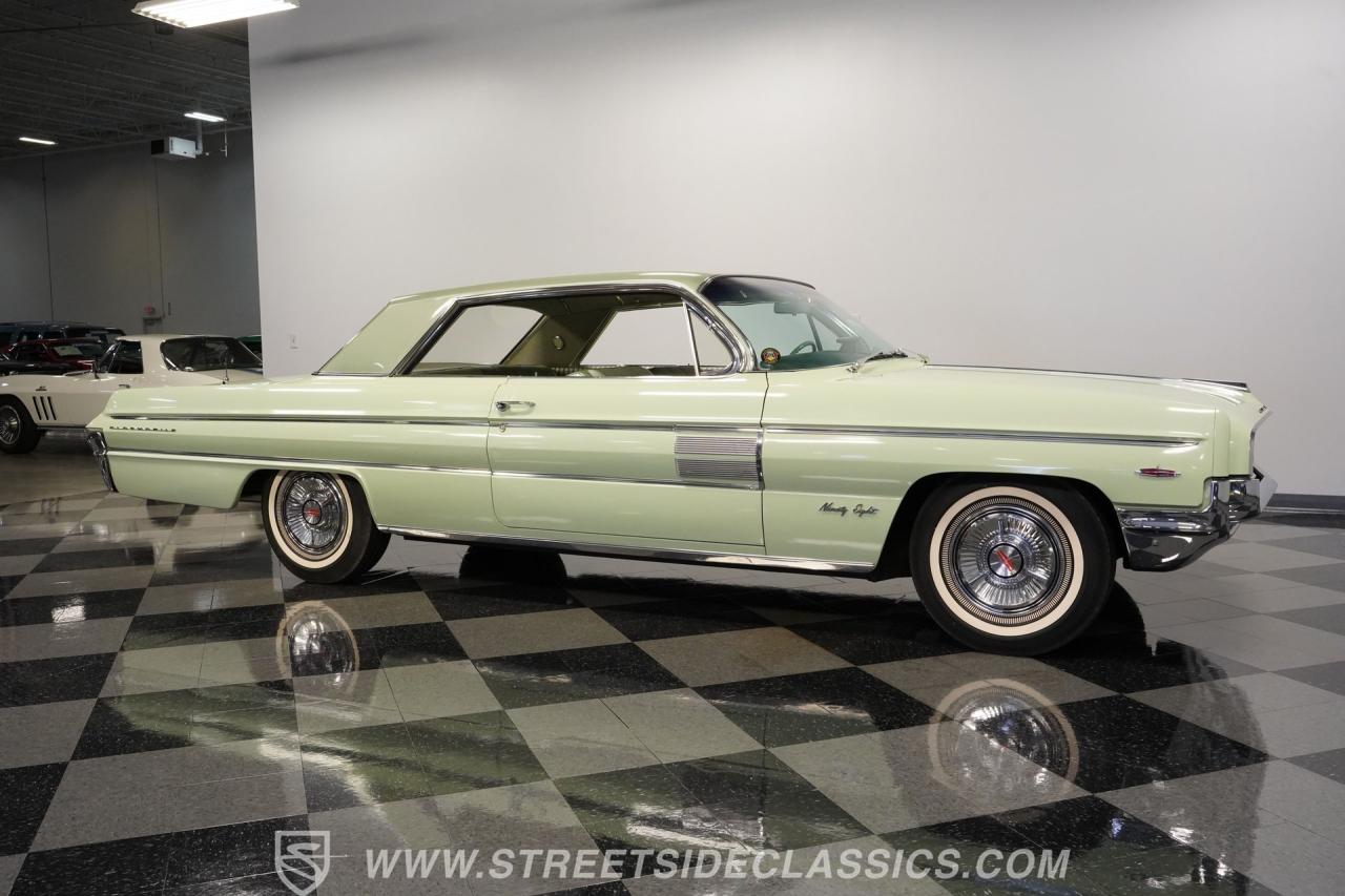1962 Oldsmobile 98 Holiday Hardtop