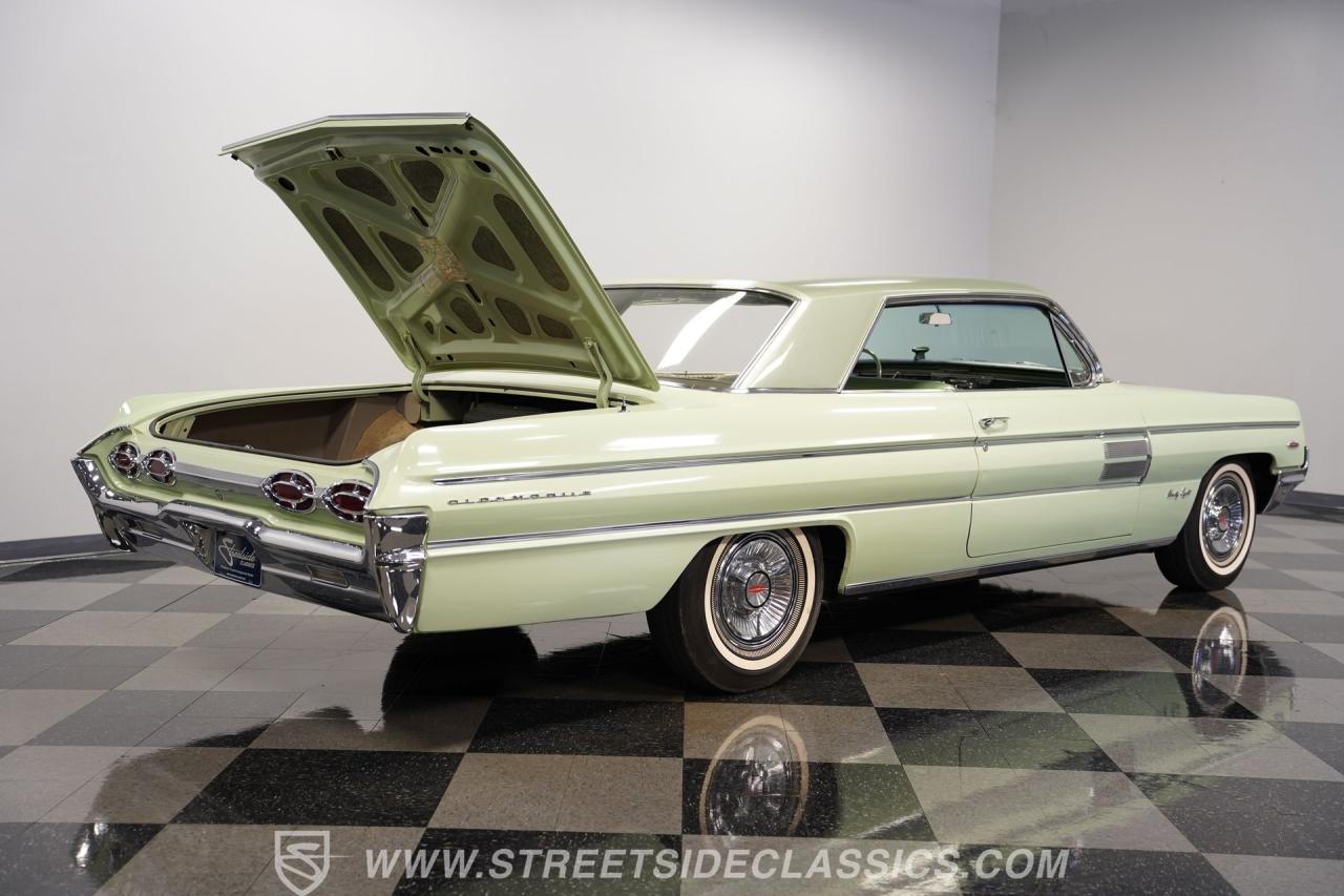 1962 Oldsmobile 98 Holiday Hardtop