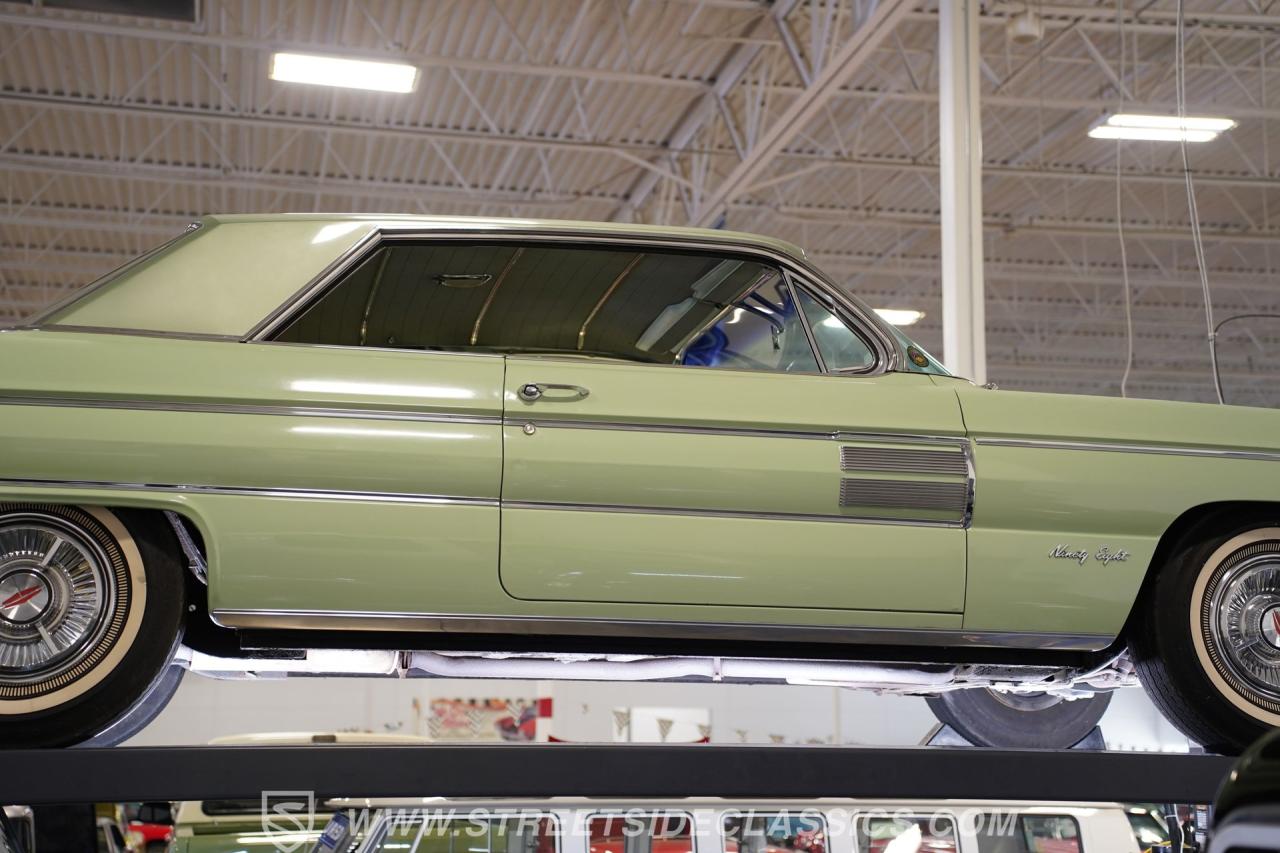 1962 Oldsmobile 98 Holiday Hardtop