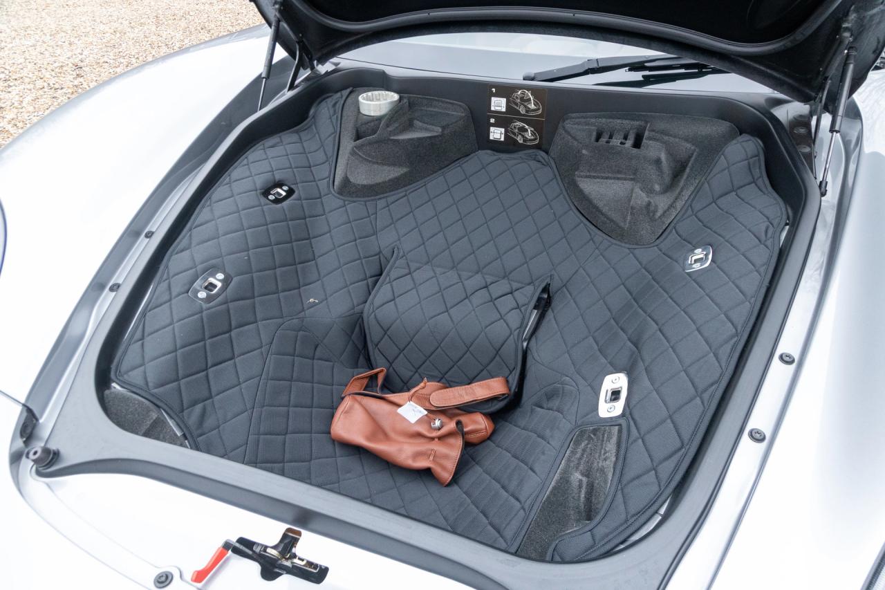 2005 Porsche Carrera GT &ldquo;The road-going race car&rdquo;