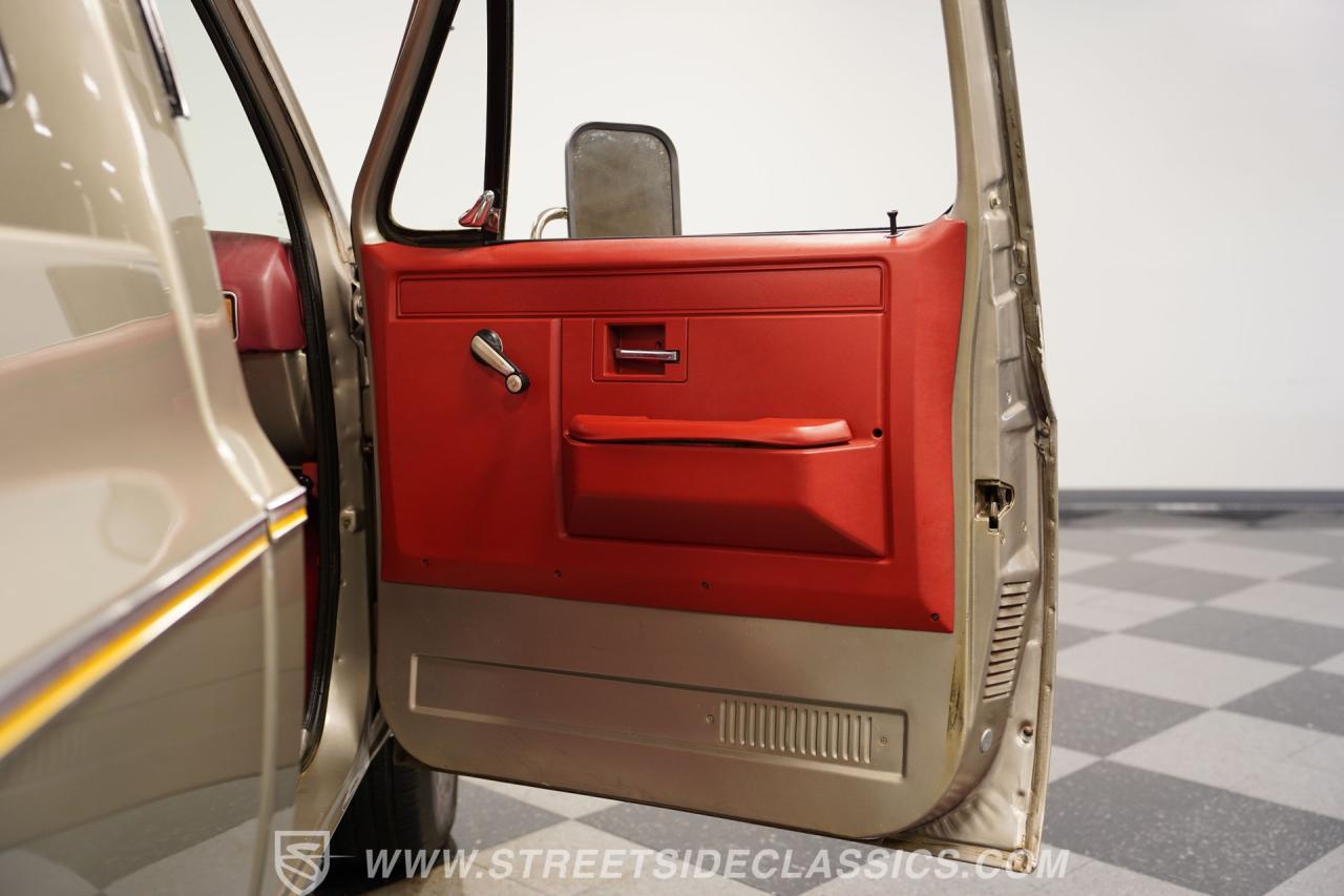 1977 GMC C1500 Royal Sierra