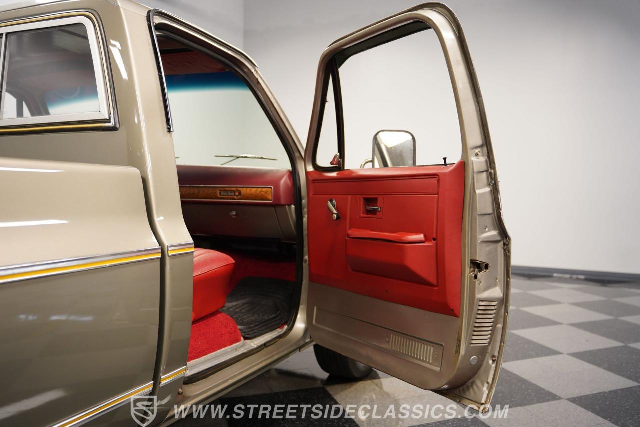 1977 GMC C1500 Royal Sierra