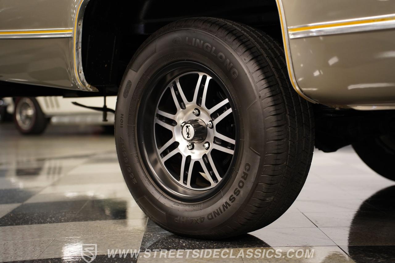 1977 GMC C1500 Royal Sierra