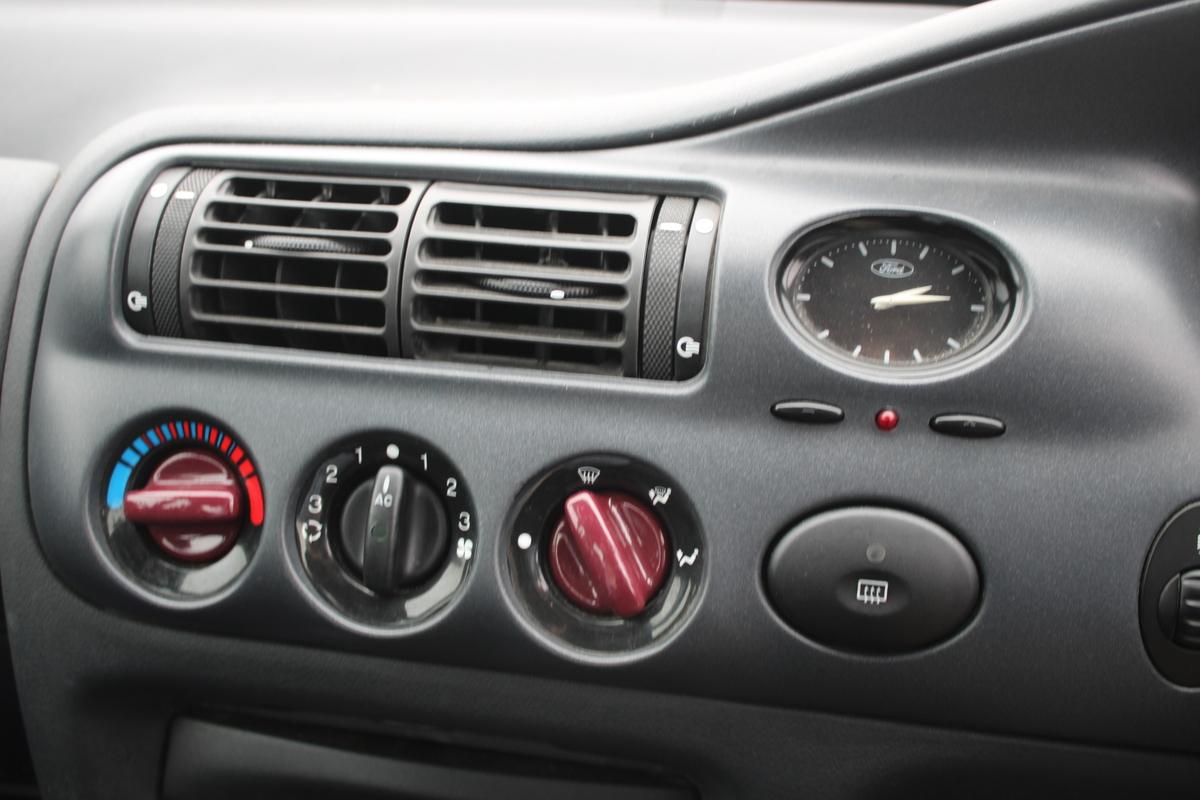 2000 Ford ESCORT FINESSE