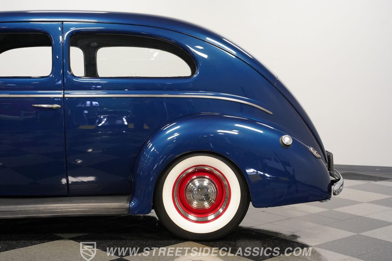 1940 Ford Deluxe Tudor Sedan