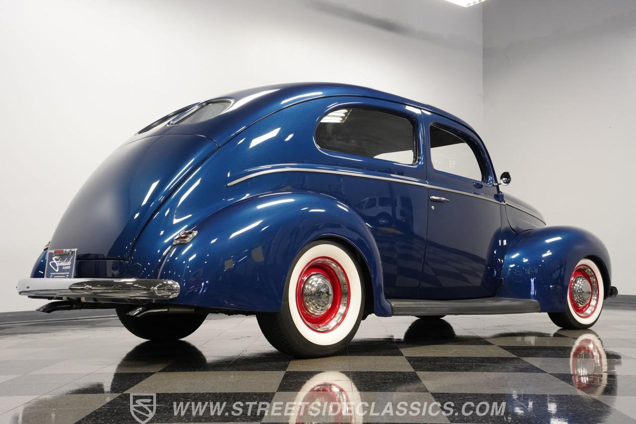 1940 Ford Deluxe Tudor Sedan