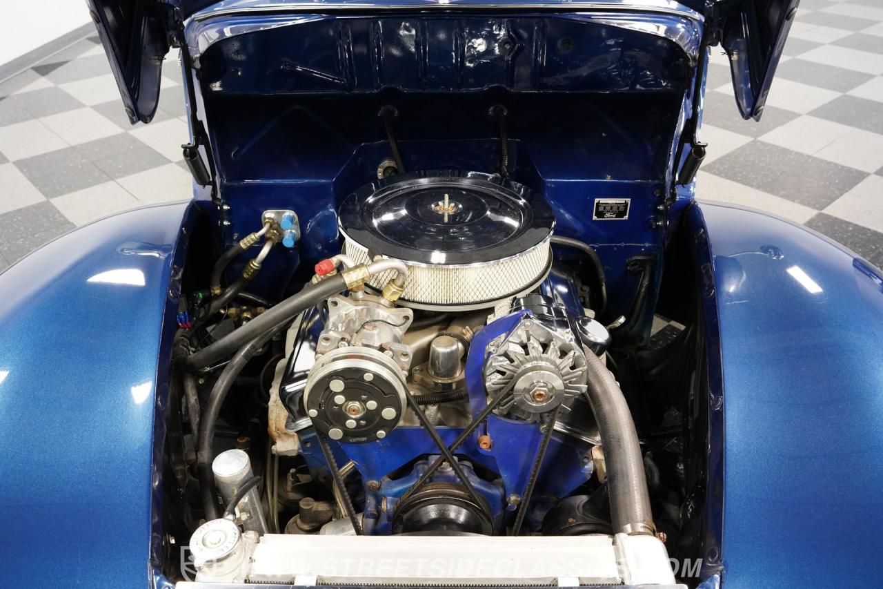 1940 Ford Deluxe Tudor Sedan