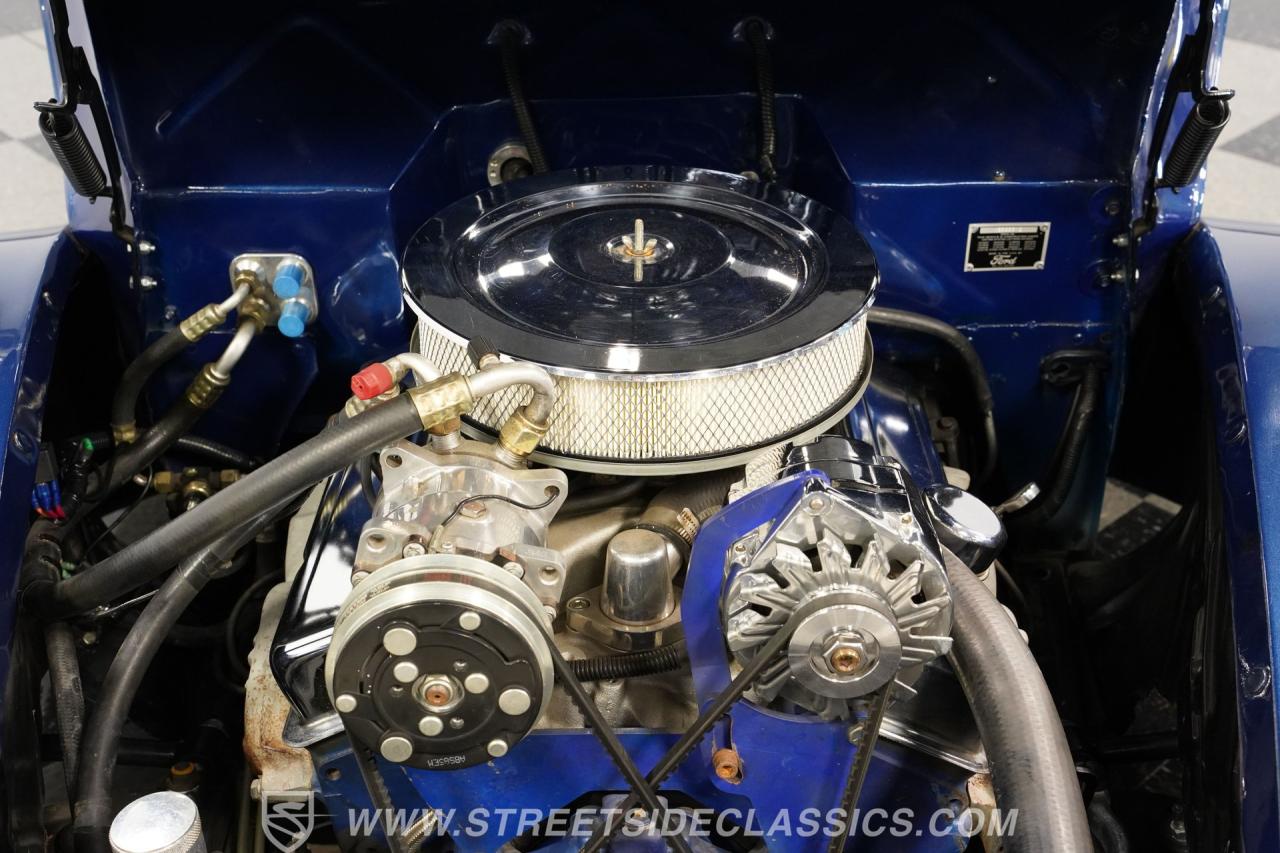 1940 Ford Deluxe Tudor Sedan