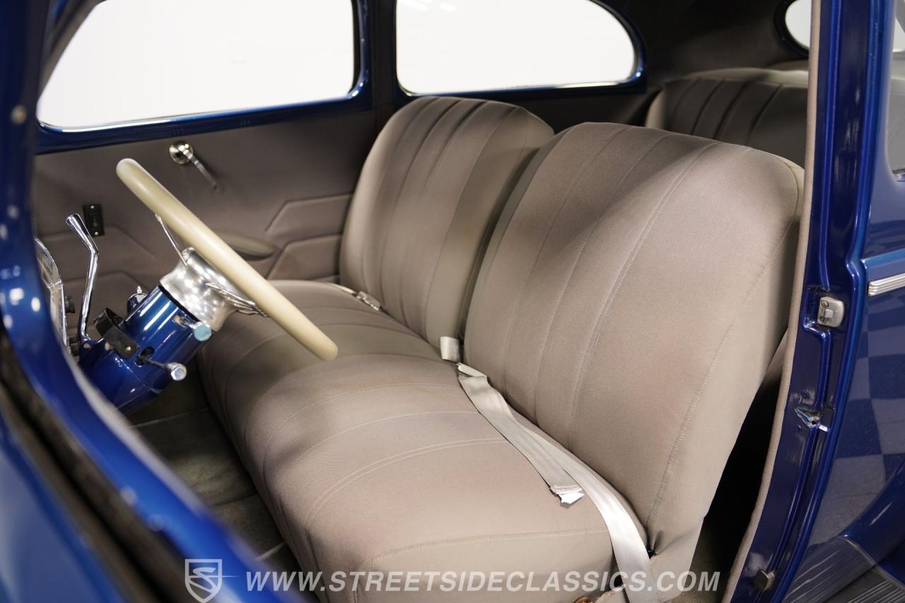 1940 Ford Deluxe Tudor Sedan