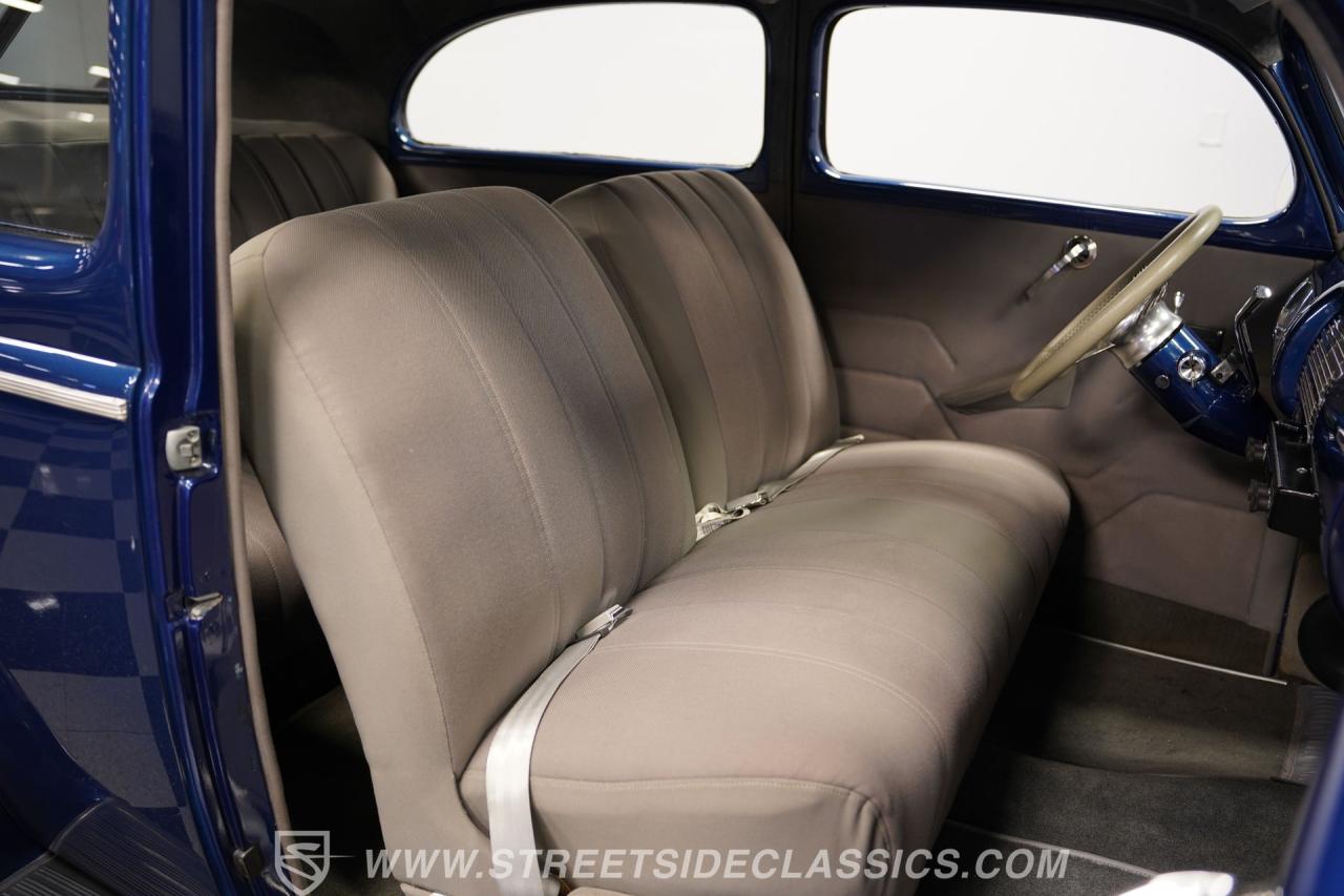 1940 Ford Deluxe Tudor Sedan