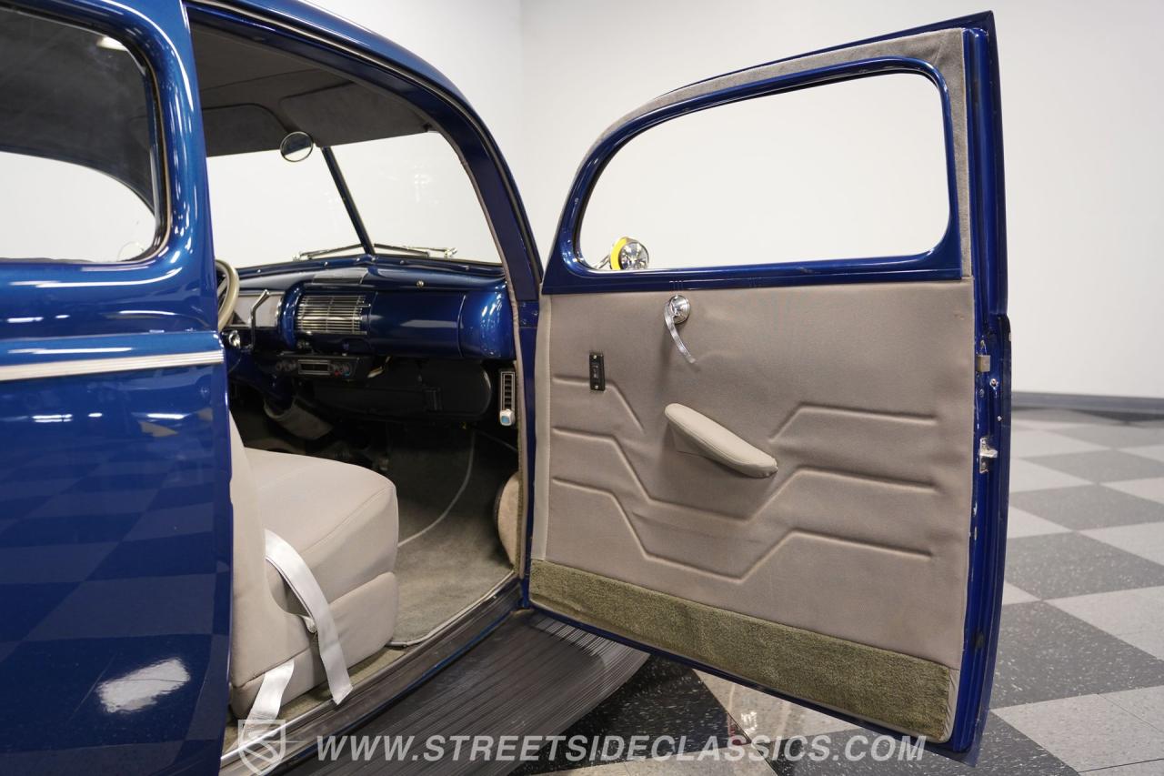 1940 Ford Deluxe Tudor Sedan