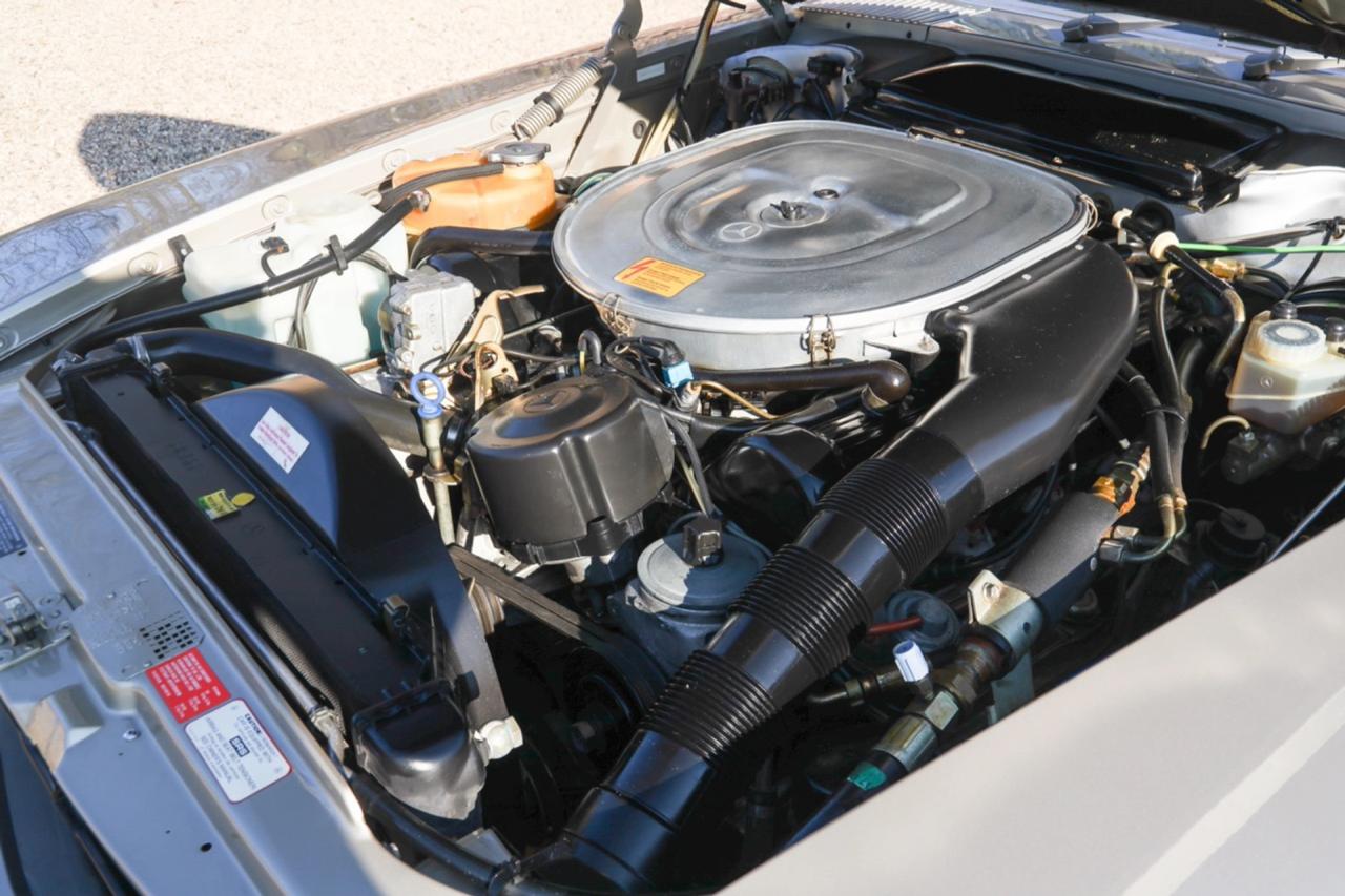 1987 Mercedes - Benz Mercedes Benz 560 SL &ldquo;Less than 31.000 miles&rdquo;