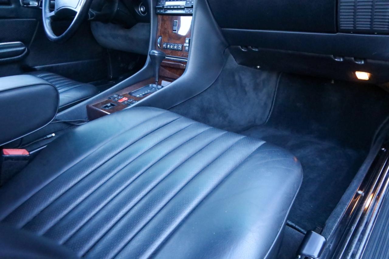1987 Mercedes - Benz Mercedes Benz 560 SL &ldquo;Less than 31.000 miles&rdquo;