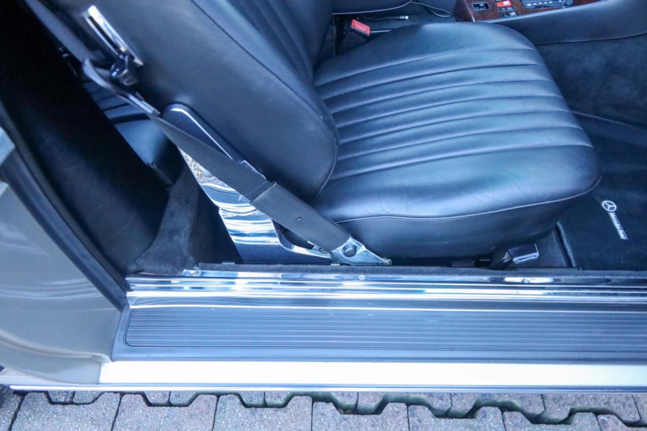 1987 Mercedes - Benz Mercedes Benz 560 SL &ldquo;Less than 31.000 miles&rdquo;