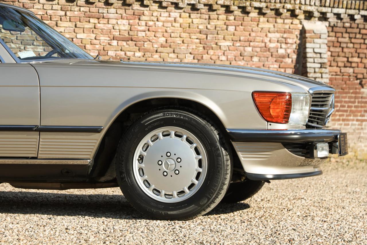 1987 Mercedes - Benz Mercedes Benz 560 SL &ldquo;Less than 31.000 miles&rdquo;