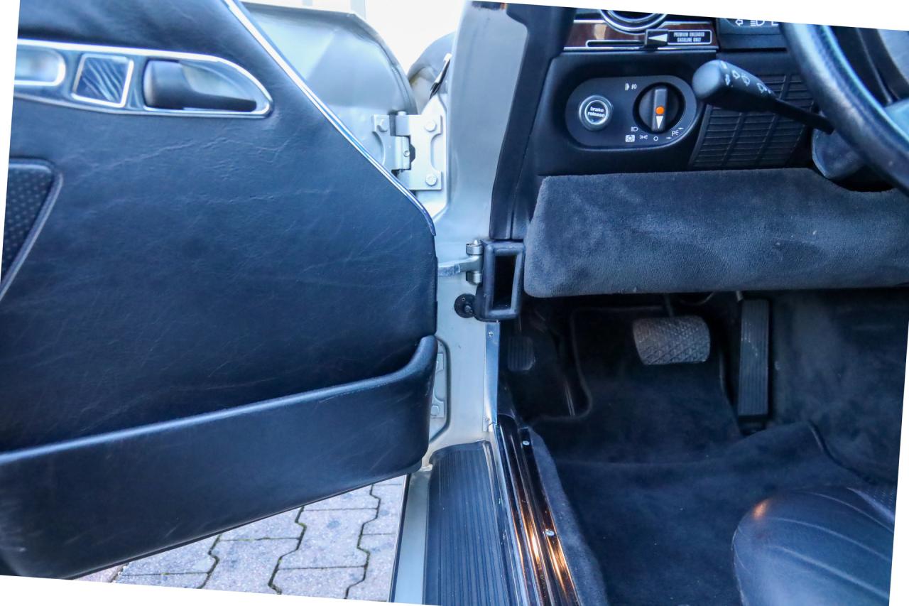 1987 Mercedes - Benz Mercedes Benz 560 SL &ldquo;Less than 31.000 miles&rdquo;