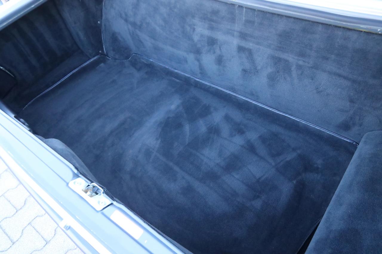 1987 Mercedes - Benz Mercedes Benz 560 SL &ldquo;Less than 31.000 miles&rdquo;