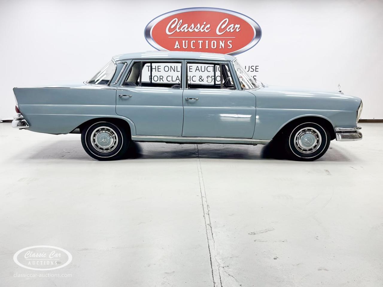 1965 Mercedes - Benz 230S