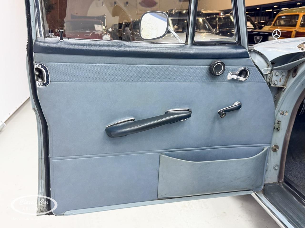 1965 Mercedes - Benz 230S