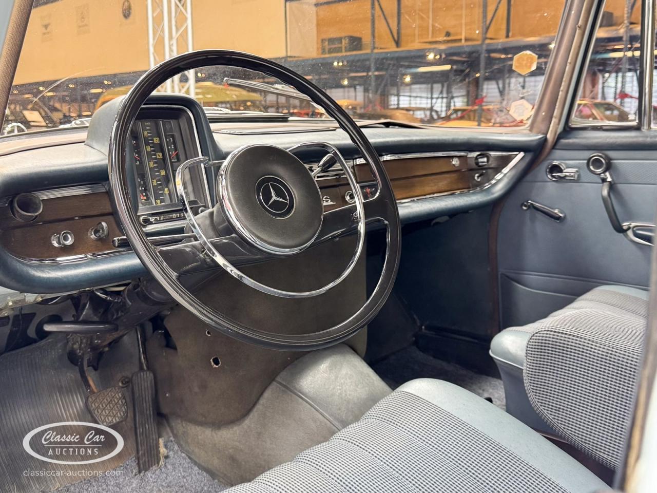 1965 Mercedes - Benz 230S