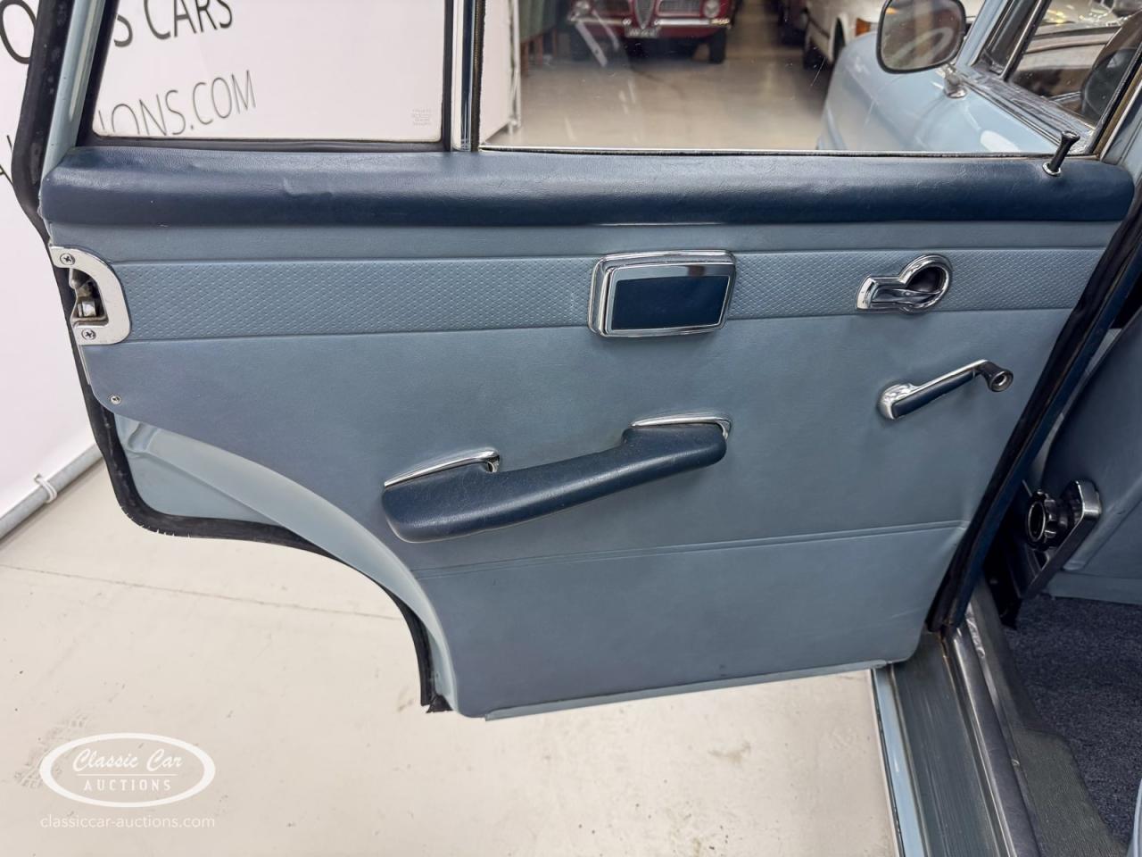 1965 Mercedes - Benz 230S