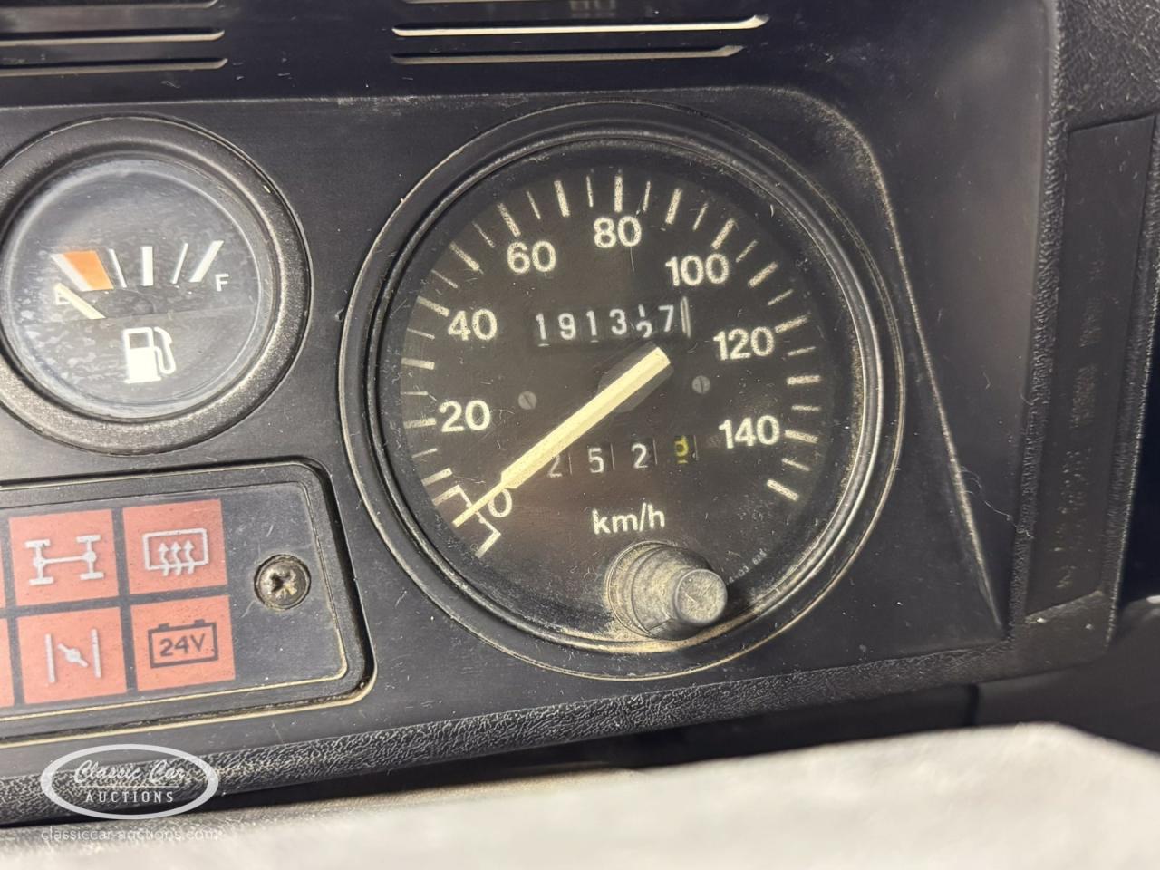 1987 Land Rover Defender